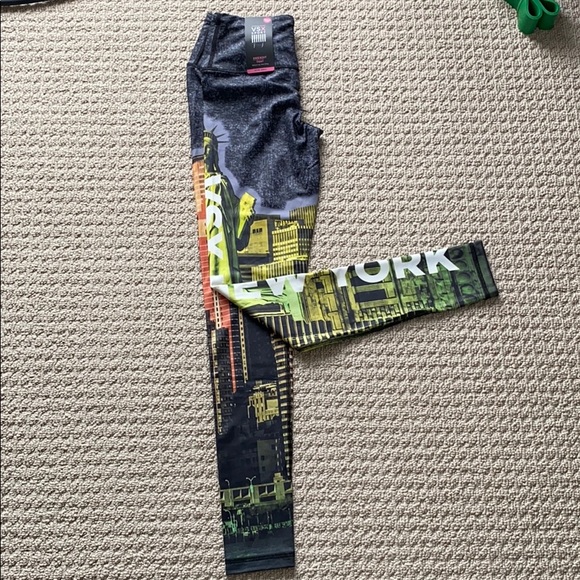 VSX Sport New York Themed Leggings - Picture 3 of 3